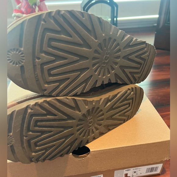 UGG Women Shearling Lined Boots - Picture 4 of 7